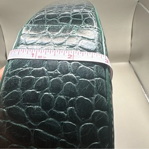 Elegant Green Staud Moon Bag Crocodile-Embossed Women's Shoulder Bag